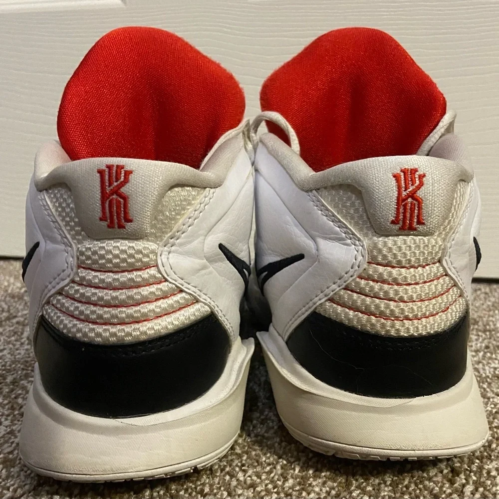 Size 6Y - Nike Boy’s Kyrie Infinity Man Machine